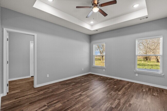 Building Photo - 412 N Wickham St