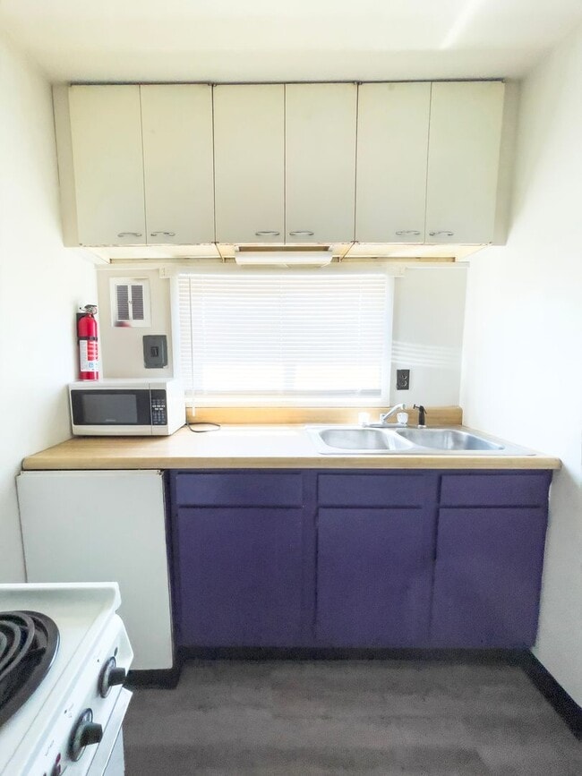 Primary Photo - PRELEASING for AUGUST! Close to Campus