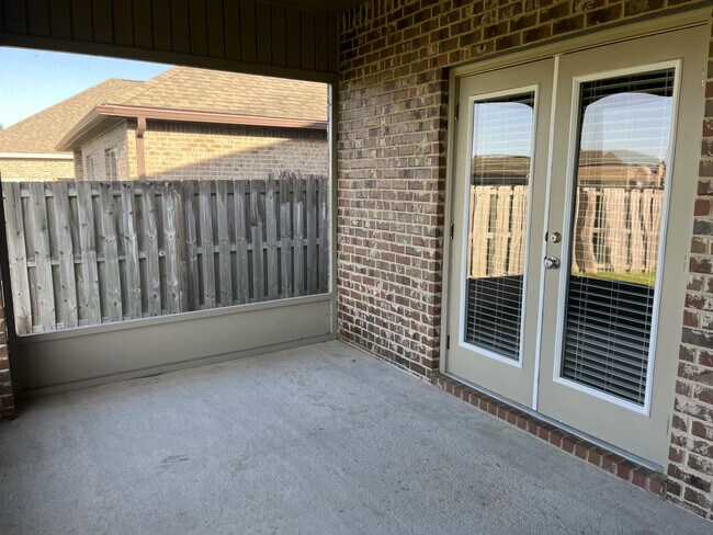 Building Photo - 671 Teal St