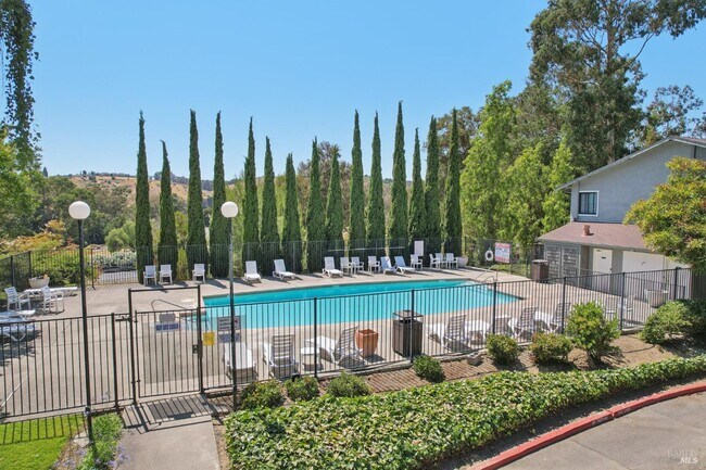 Building Photo - 900 Cambridge Dr