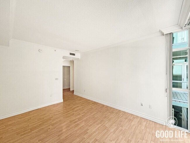 Building Photo - STUNNING 2 BED/2 BATH CONDO AVAILABLE IN THE DISCOVERY BUILDING IN CORTEZ HILL!
