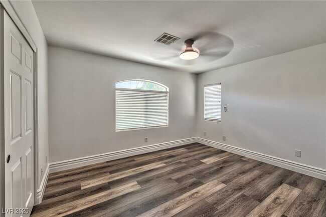Building Photo - 398 Blue Tee Ct