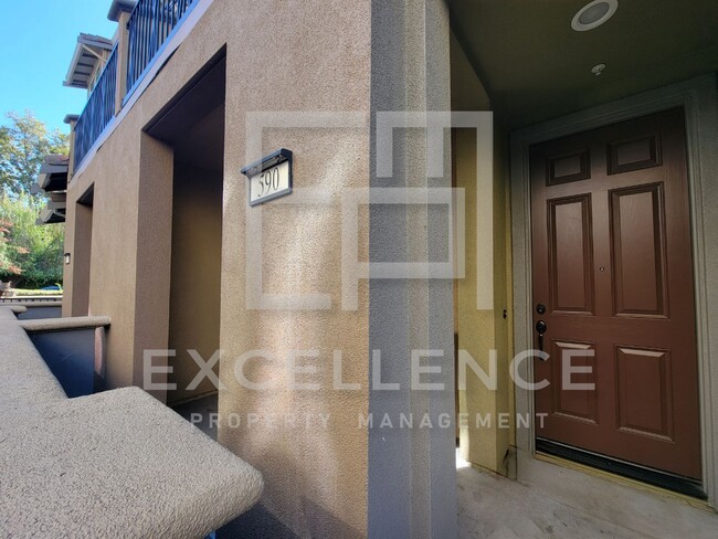 Building Photo - Updated 3 Story Townhouse with Garage, in Willow Glen!