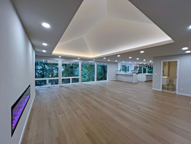 Building Photo - Freshly Remodeled 5BR Home in Prime Bellevue Enatai