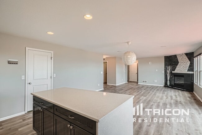 Building Photo - 12440 Village Cir