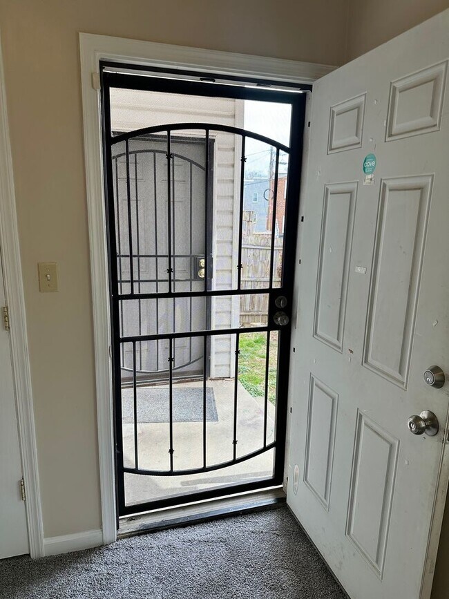 Building Photo - 1913 Rosedale St NE