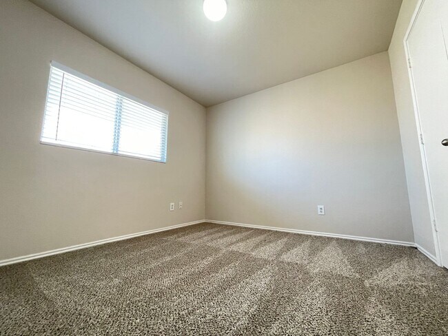 Building Photo - 4/2/2 Burleson ISD
