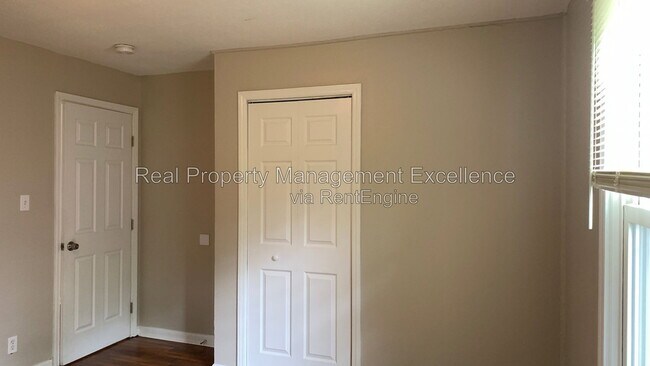 Building Photo - 410 Lamont St