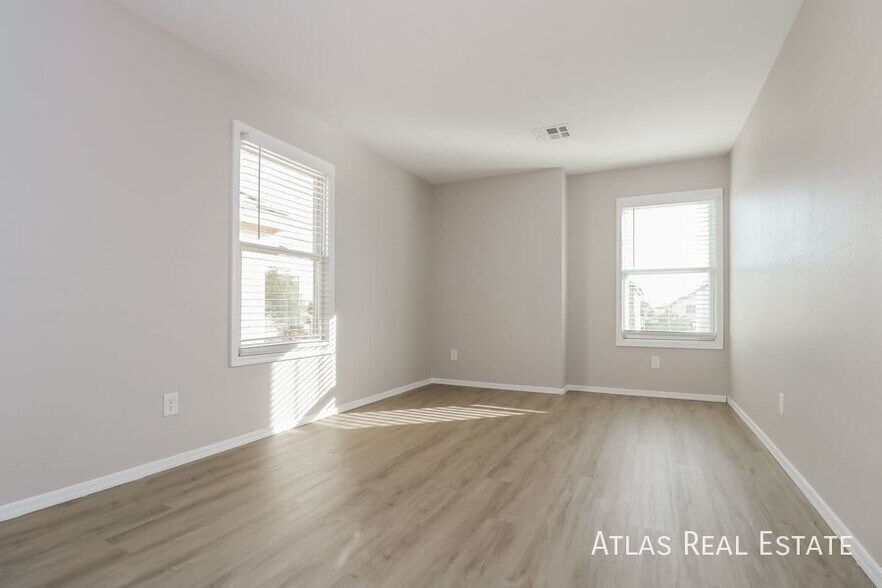 Building Photo - 18124 W Lundberg St