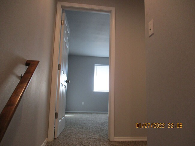 Building Photo - Beautifully remodeled 3 bed, 3 bath Duplex