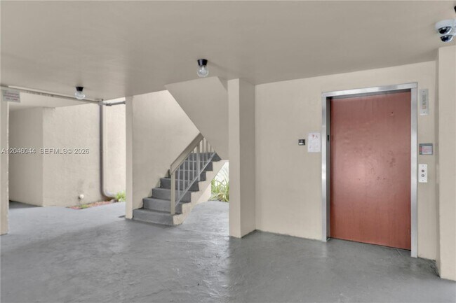 Building Photo - 1121 SW 122nd Ave