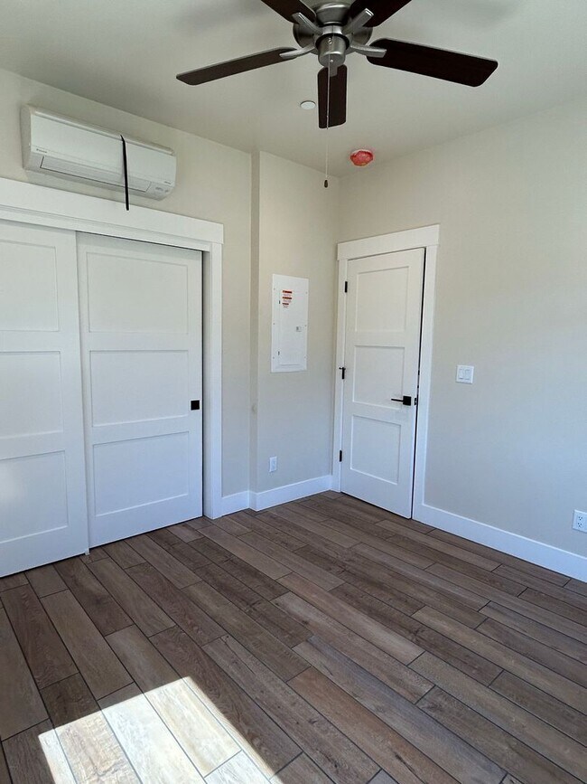 Building Photo - 372-384 E 8th Ave