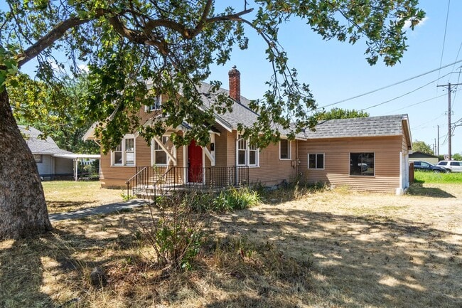Building Photo - Single Family Home on Spokanes North Side!!