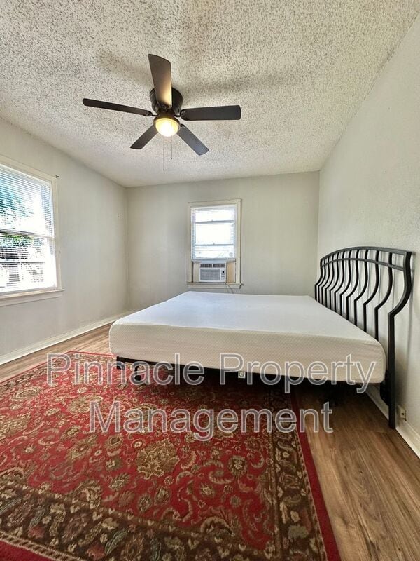 Building Photo - 310 S Van Buren St