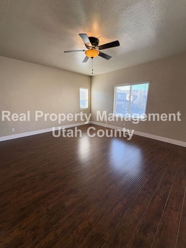 Building Photo - 2477 Garden Dr