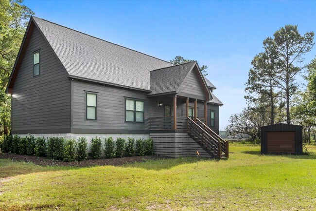 Building Photo - "Spacious 4-Bed Oasis with Guest Suite on Johns Island - Your Dream Home Awaits!"
