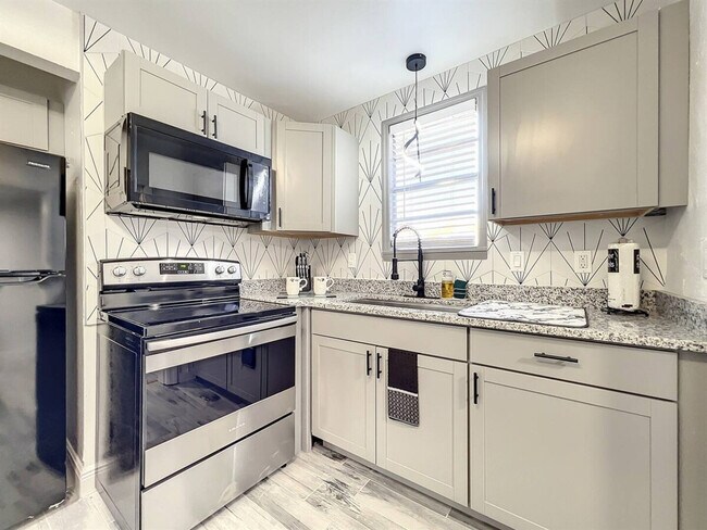Building Photo - 2317 Homeland St