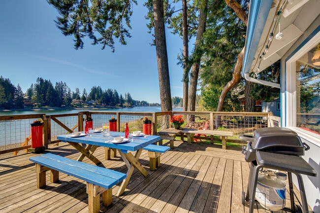 Building Photo - 50 E Treasure Island Dr