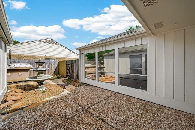 Building Photo - 1007 Apache Falls Dr