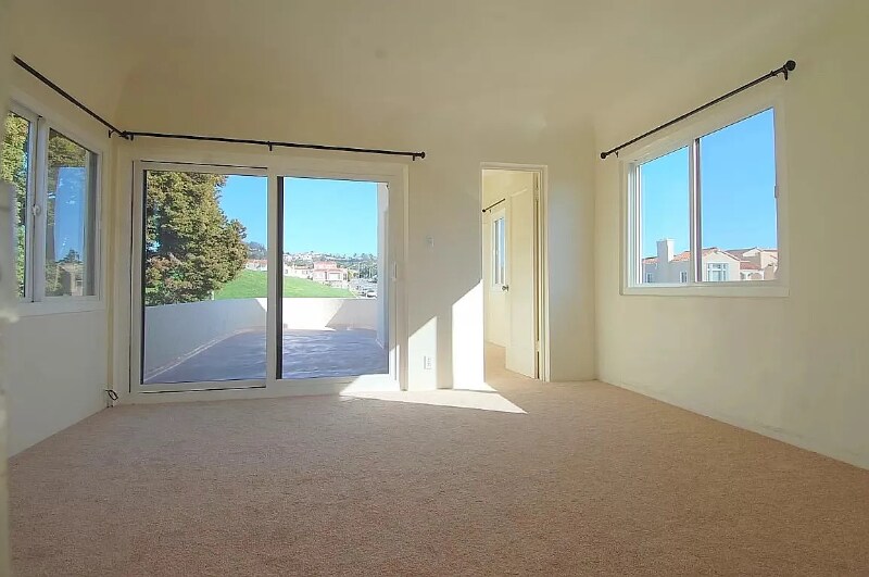 Building Photo - 3110 Ocean Ave