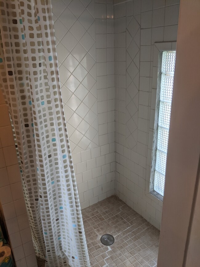 Building Photo - 2303 Pierce St NE