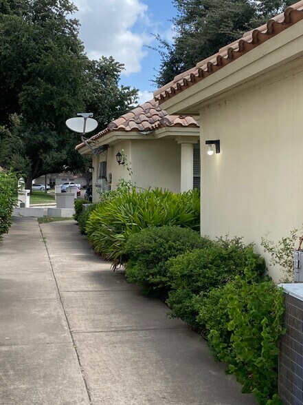 Building Photo - 1209 Swallow Ave