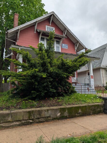 Building Photo - 253 W Ivy St