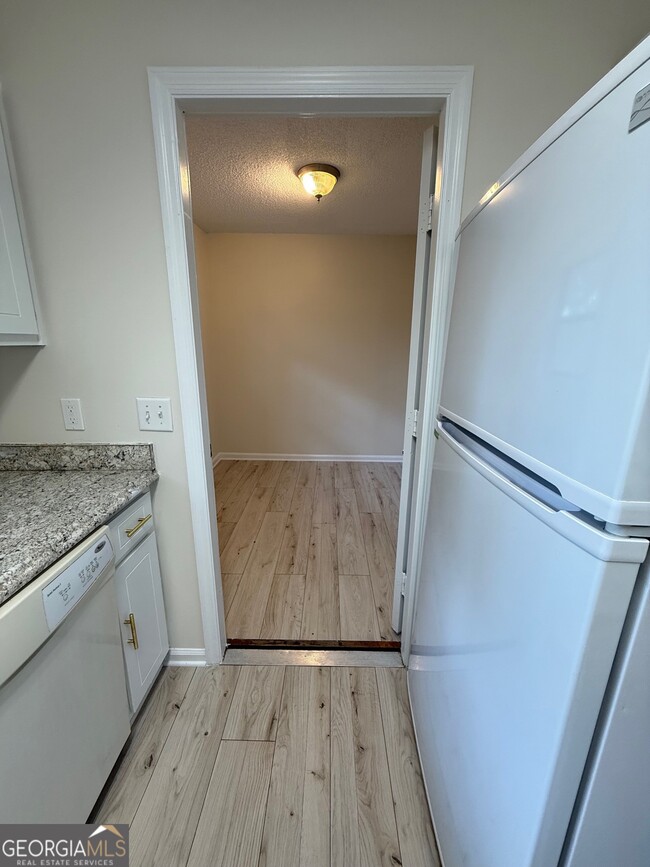 Building Photo - 204 Westgate Cir