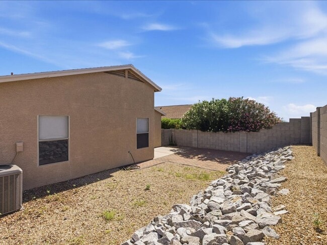 Building Photo - 9909 E Rocky Wash Dr