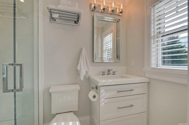 Building Photo - 165 Marine Pl