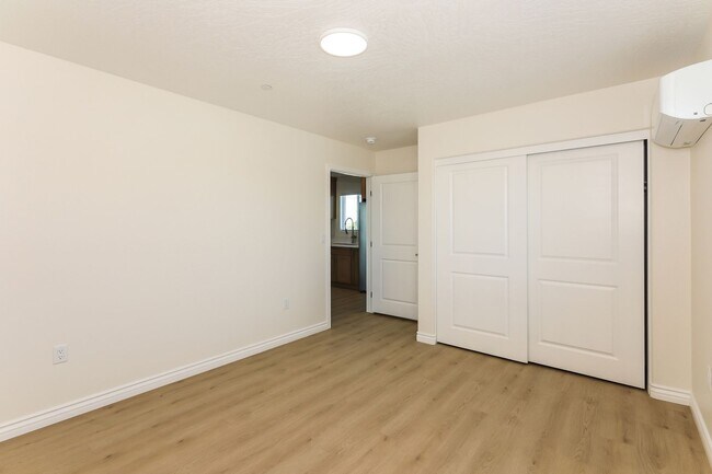Building Photo - 16001 Live Oak St