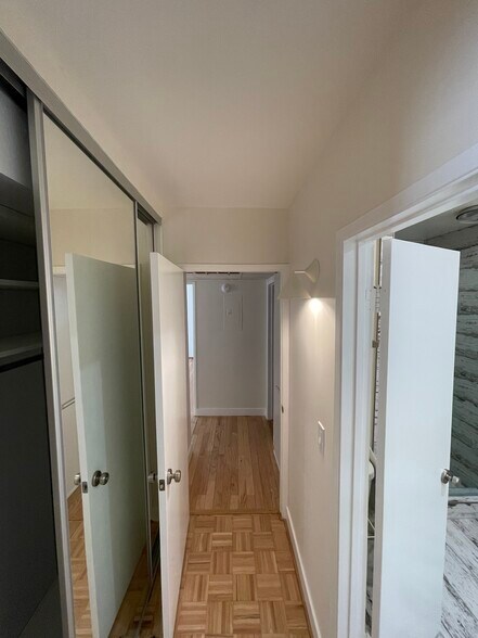 Building Photo - 700 Westmount Dr