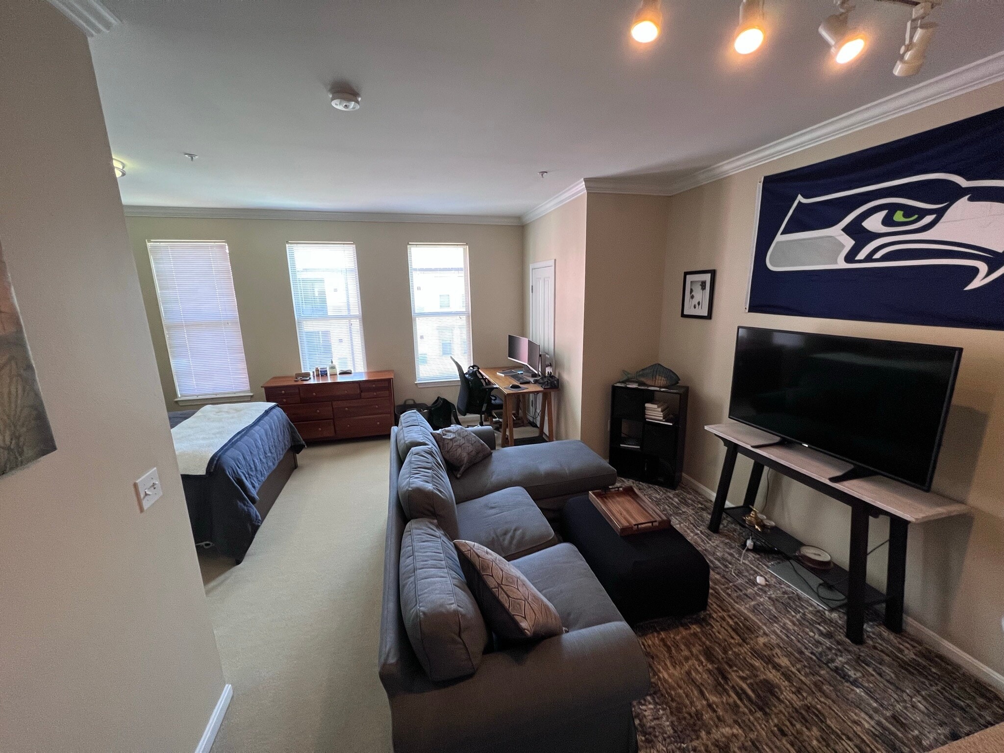 Building Photo - 1000 Providence Plz