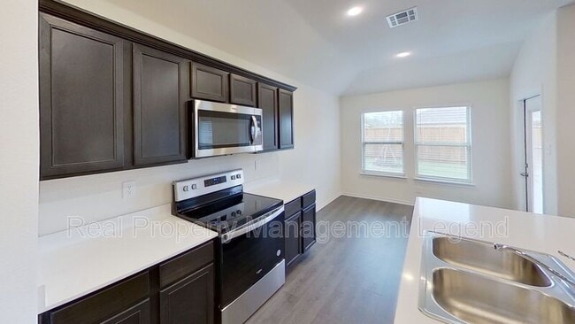 Building Photo - 2311 San Jacinto Wy