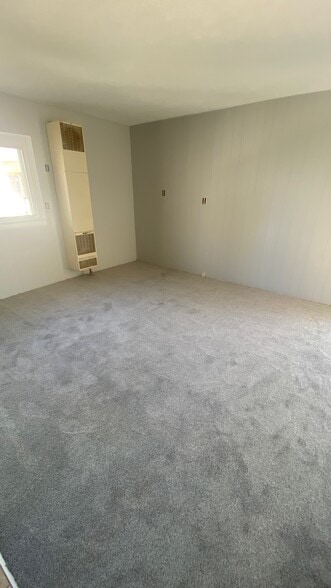 Building Photo - 226 E Cresse Ave