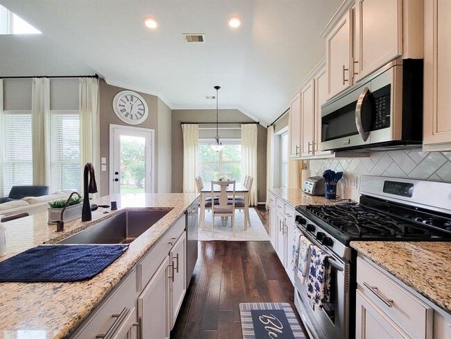 Building Photo - 22902 Henderson Row Dr