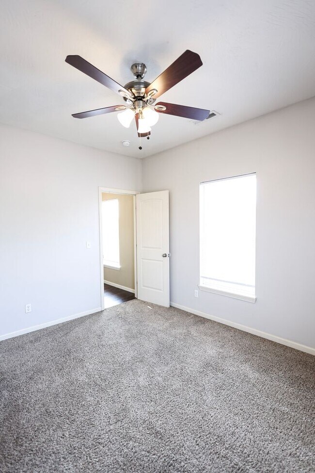 Building Photo - 414 E Harrison St