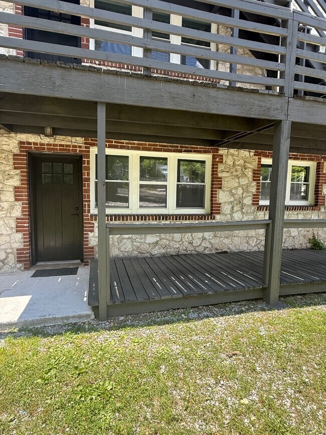 Building Photo - 610 Cabell Dr