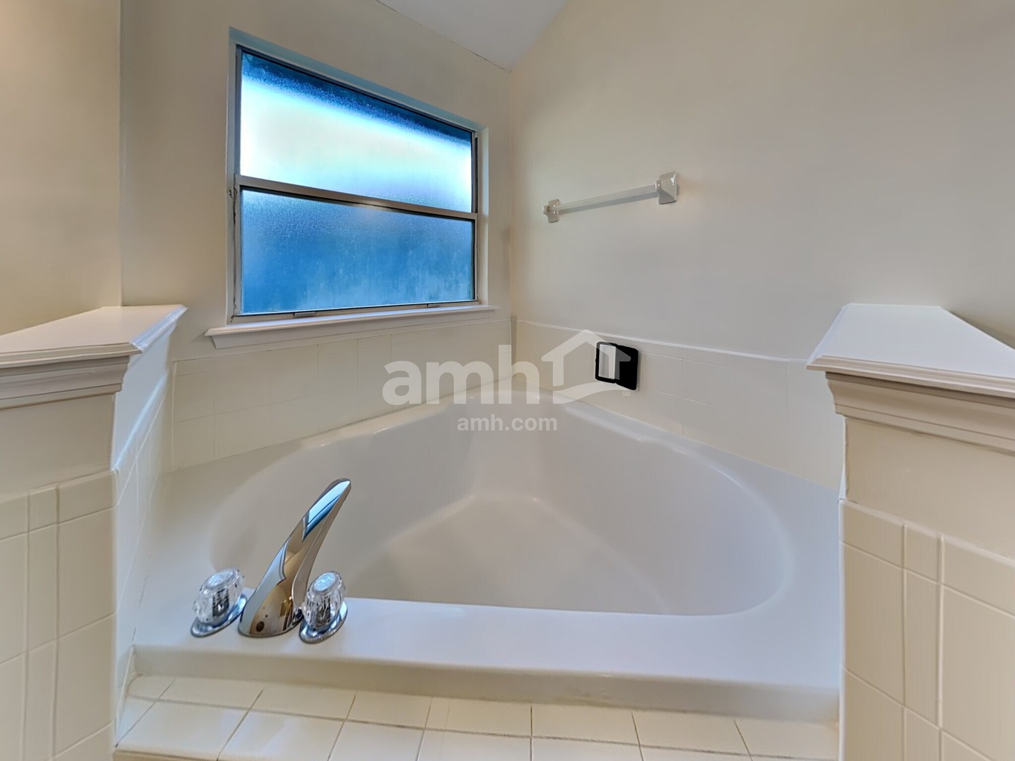 Building Photo - 14136 Fish Eagle Dr E