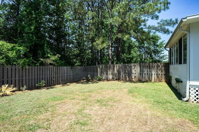 Building Photo - 537 Cedar Rock Dr
