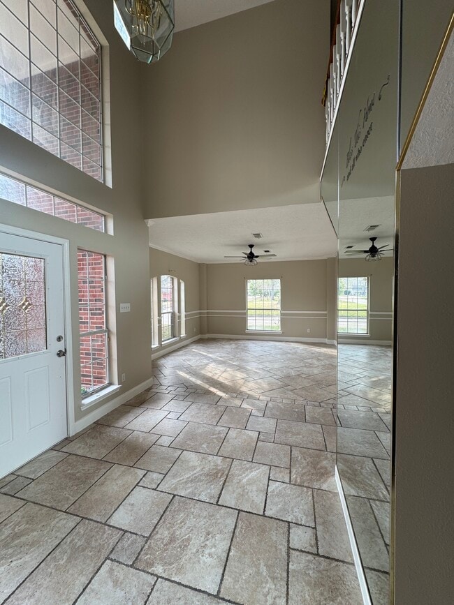 Building Photo - 201 Pebble Springs Ln