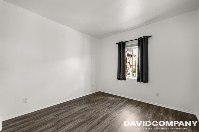 Building Photo - 1105 N Yucca Ave