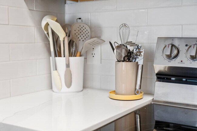 Building Photo - 2929 Kings Rd