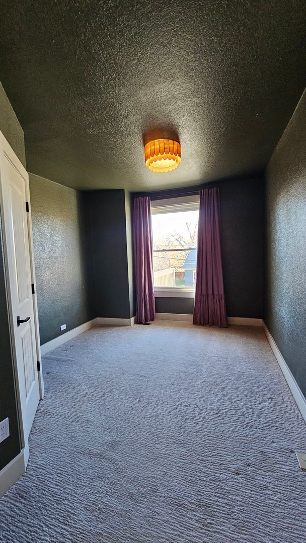 Building Photo - Modern Park Hill Home