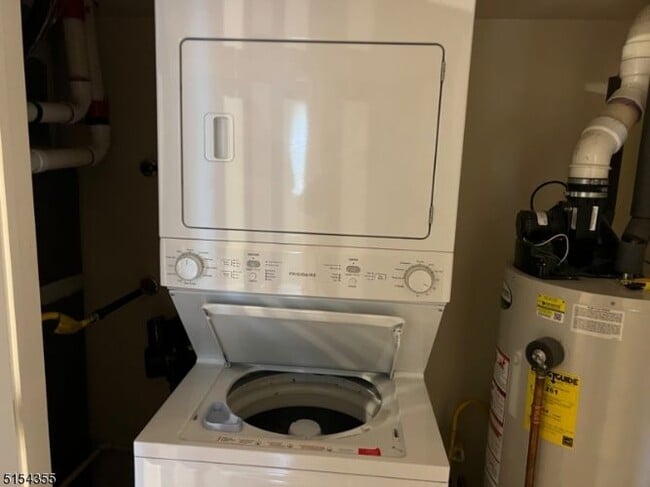 Building Photo - 208 Lenox Ave