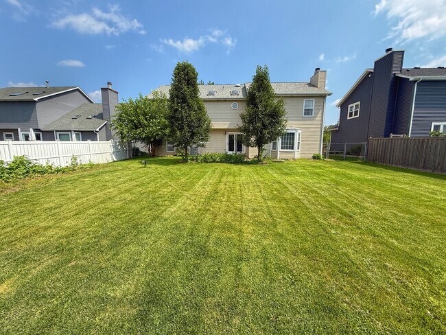 Building Photo - 2436 Putnam Dr