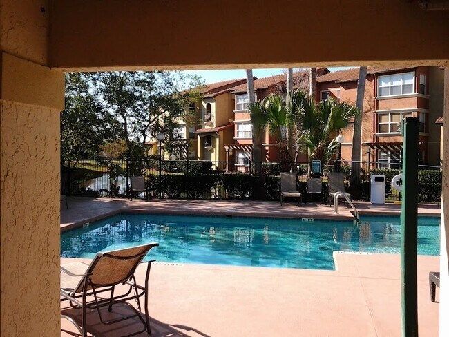 Building Photo - Beautiful Remodeled 2/1 Condo x Rent @ Villa Medici close to Theme Parks!