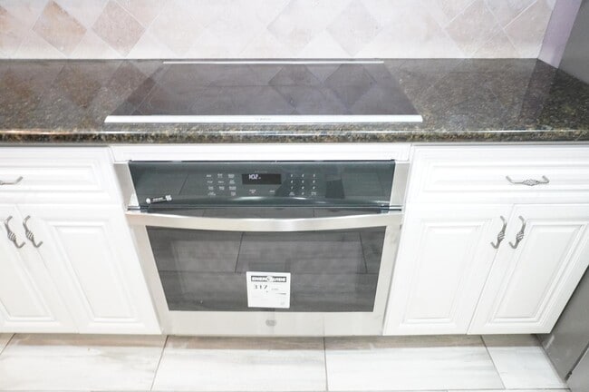 Building Photo - 10444 N 69th St