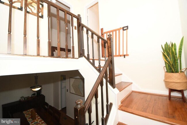 Building Photo - 7812 Briardale Terrace