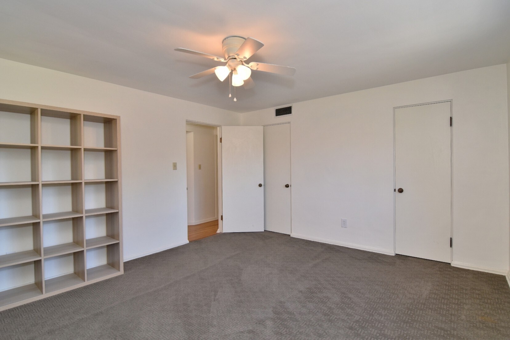 Building Photo - 2027 Riverside Dr